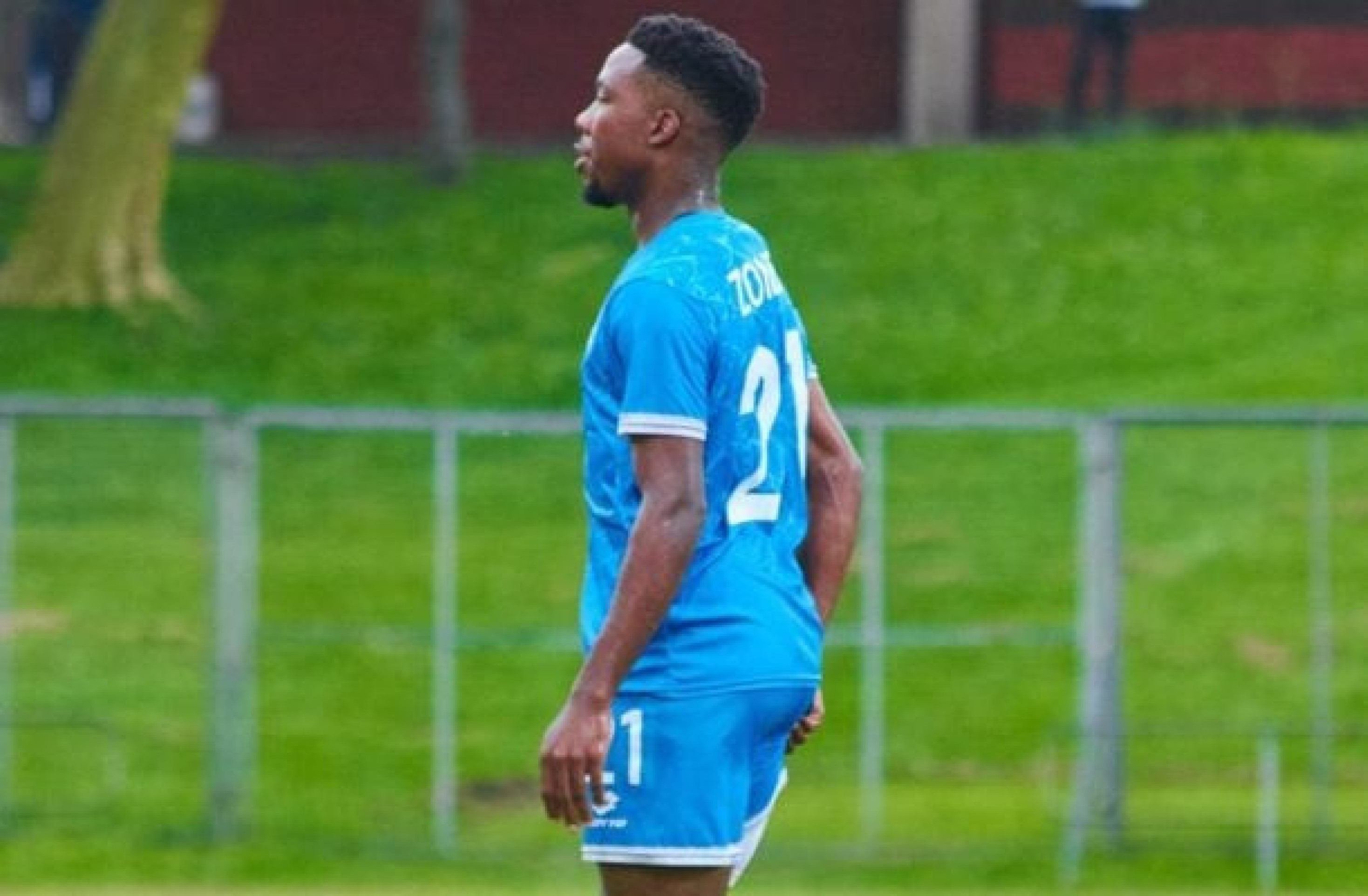 Tragédia! Jogador de 22 anos morre enquanto fazia aquecimento
