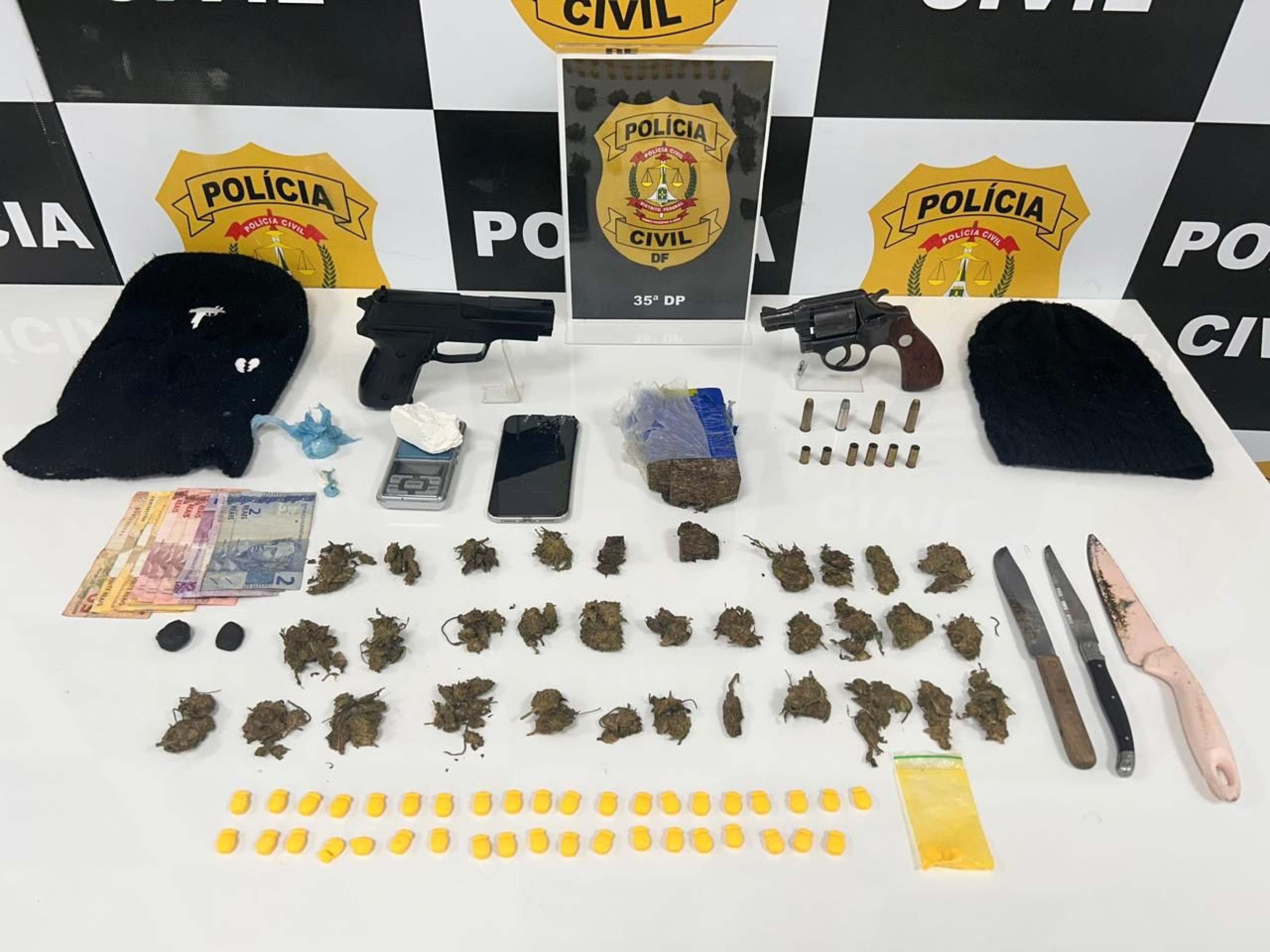 Mulher é presa por comandar grupo de delivery de drogas em Sobradinho II Mulher é presa por comandar grupo de delivery de drogas em Sobradinho II