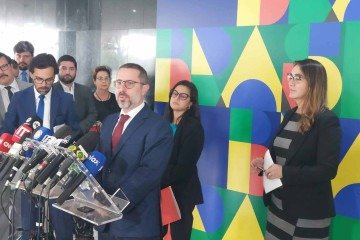 'A partir de agora, nenhum aposentado será descontado na sua folha de pagamento. E só depois desse trabalho que vai ser feito, nós teremos uma reorganização disso', disse o ministro da CGU -  (crédito: Victor Correia/CB/D.A. Press)