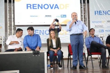 Ibaneis anuncia mais mil vagas para próximo ciclo do programa Renova DF - (crédito: José Amaro/GDF) Ibaneis anuncia mais mil vagas para próximo ciclo do programa Renova DF - (crédito: José Amaro/GDF)