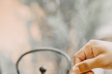 O consumo excessivo do chá de marcela pode trazer efeitos indesejados, como irritação gástrica e sobrecarga do fígado e dos rins -  (crédito: Reprodução/Freepik)