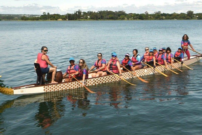 O dragon boat também é uma ferramenta poderosa contra o isolamento social, um dos desafios enfrentados por muitas mulheres após o diagnóstico e tratamento do câncer - (crédito: Ed Alves CB/DA Press) O dragon boat também é uma ferramenta poderosa contra o isolamento social, um dos desafios enfrentados por muitas mulheres após o diagnóstico e tratamento do câncer - (crédito: Ed Alves CB/DA Press)