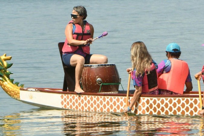  24/04/2025. Ed Alves CB/DA Press. Cidades. Mulheres Sobreviventes do Câncer de Mama, praticam canoagem estilo Dragon Boat. 