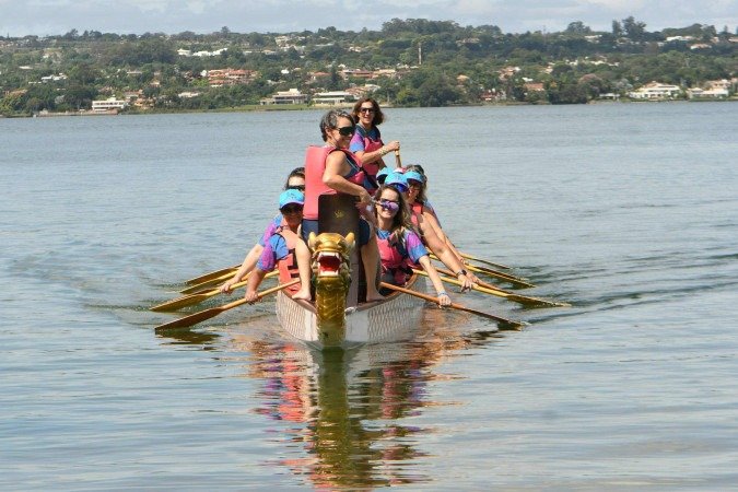  24/04/2025. Ed Alves CB/DA Press. Cidades. Mulheres Sobreviventes do Câncer de Mama, praticam canoagem estilo Dragon Boat. 