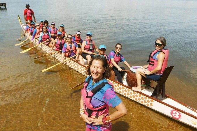  24/04/2025. Ed Alves CB/DA Press. Cidades. Mulheres Sobreviventes do Câncer de Mama, praticam canoagem estilo Dragon Boat. Na foto, Larissa Lima. 