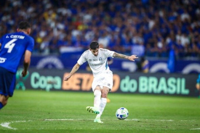 KANNEMANN - Como de costume, foi o xerife da zaga. Afastou os perigos e buscou acelerar as saídas de bola. Porém, mais entrega do que técnica. NOTA 6.0 - Foto: Lucas Uebel/Grêmio