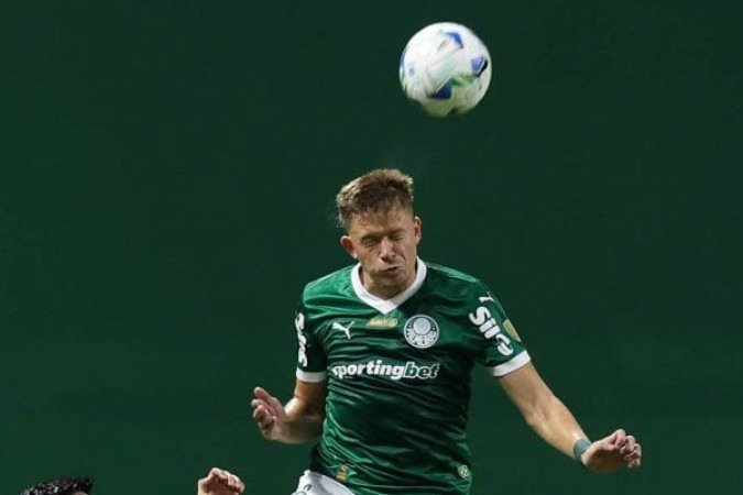 BRUNO FUCHS - Fez boas intervenções, parou o jogo quando necessário e formou uma boa dupla de zaga ao lado de Gustavo Gómez. Contudo, não conseguiu desarmar o adversário na jogada do segundo gol do Bolívar e acabou sendo substituído por Felipe Anderson aos 28 minutos da segunda etapa. NOTA 6,0 - Foto: Cesar Greco/Palmeiras/by Canon