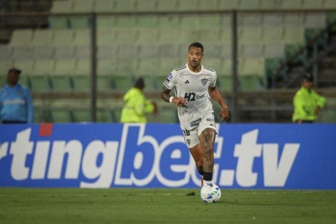 CAIO PAULISTA - Fez uma partida fraca. Tentou mostrar mais apoio, mas não conseguia ser uma grande válvula no campo de ataque. Além disso, deixa muito espaço na sua sobra. Perdeu uma grande oportunidade para demonstrar serviço.  Nota: 5 - Foto: Pedro Souza/Atlético-MG