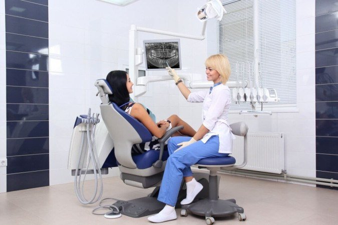 As cáries comprometem os dentes e demandam atendimento odontológico (Imagem: Kovalchynskyy Mykola | Shutterstock) - (crédito: EdiCase) As cáries comprometem os dentes e demandam atendimento odontológico (Imagem: Kovalchynskyy Mykola | Shutterstock) - (crédito: EdiCase)