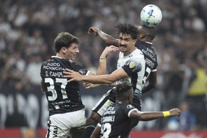 GUSTAVO HENRIQUE - Foi bem nas ações defensivas, principalmente no jogo aéreo. Sustentou a defesa mesmo após a expulsão de Félix Torres. NOTA: 6,5 - Foto: Rodrigo Coca/Agência Corinthians 