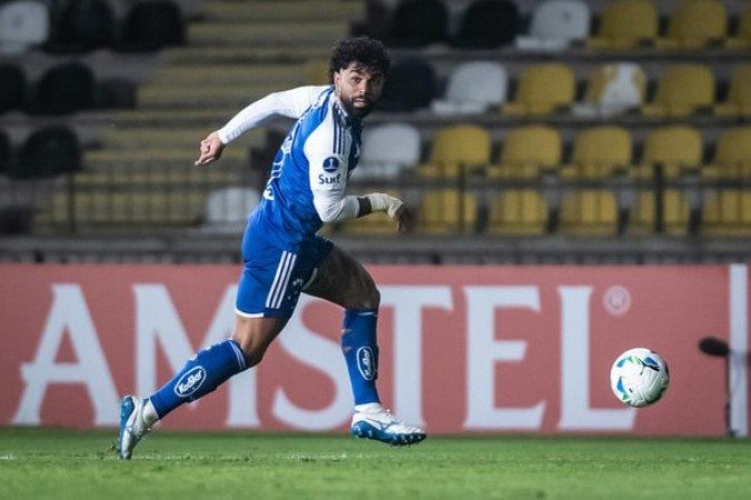 GABIGOL - Aproveitou muito bem sua oportunidade. De volta ao time titular, o atacante foi o melhor em campo, com todas as jogadas de ataque passando pelos seus pés. Um destaque é que o craque apareceu muito fora da área, servindo os seus companheiros e participando da jogada do gol de empate. Nota: 7,5 - Foto: Gustavo Aleixo/Cruzeiro