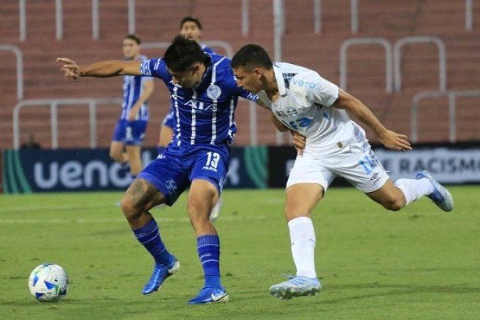 GODOY CRUZ - A equipe argentina demonstrou mais garra do que técnica. E foi o que foi visto nest anoite. Aproveitou os erros defensivos para deixar o placar igual, mas no fim poderia sair com a vitória. NOTA 6.0 - Foto: Divulgação / Godoy Cruz