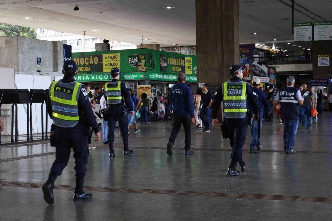 O Correio ouviu o Governo do Distrito Federal (GDF) sobre quais serão as prioridades na reforma do espaço e foi até o terminal para saber quais as expectativas dos usuários — principais impactados com a mudança assinada pelo governador Ibaneis Rocha (MDB), em 21 de fevereiro - (crédito: Bruna Gaston CB/DA Press) O Correio ouviu o Governo do Distrito Federal (GDF) sobre quais serão as prioridades na reforma do espaço e foi até o terminal para saber quais as expectativas dos usuários — principais impactados com a mudança assinada pelo governador Ibaneis Rocha (MDB), em 21 de fevereiro - (crédito: Bruna Gaston CB/DA Press)