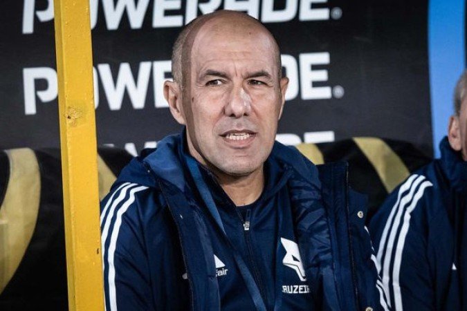 LEONARDO JARDIM - Com uma equipe alternada, o treinador procurou dar oportunidade para quem perdeu espaço. Errou ao não voltar com alterações no intervalo e também ao colocar quatro jogadores ao mesmo tempo, o que nitidamente demorou para se entrosar em campo. Nota: 5 - Foto: Gustavo Aleixo/Cruzeiro