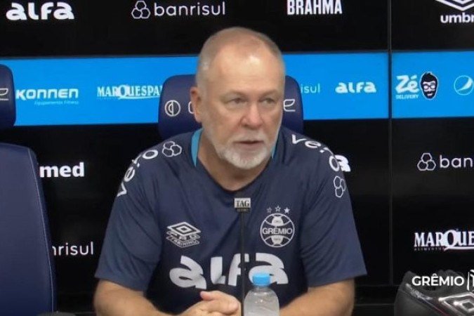 TÉC. MANO MENEZES - O time teve grande organização tática no primeiro tempo, mas teve queda no segundo tempo. Faltou mais ousadia na parte de criativa em sua reestreia pelo Grêmio após mais de 18 anos. NOTA 4.5 - Foto: Lucas Uebel/Grêmio