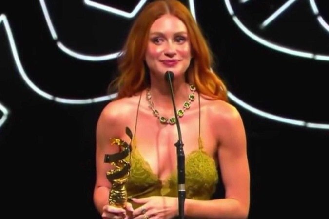 Marina Ruy Barbosa é premiada em Dubai como ícone da moda mundial
- (crédito: Redes Sociais) Marina Ruy Barbosa é premiada em Dubai como ícone da moda mundial
- (crédito: Redes Sociais)