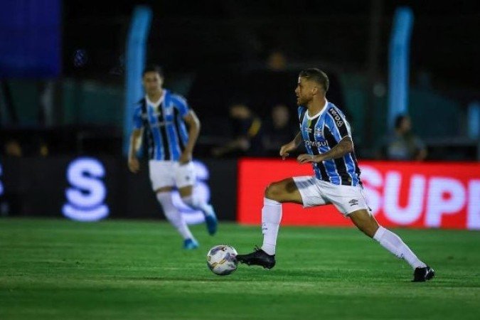 CUÉLLAR - Voltando com Mano Menezes, o jogador focou na marcação no tempo que esteve em campo. Porém, com baixa intensidade e pouca participação. Pode evoluir no decorrer com os jogos. NOTA 4.0 - Foto: Lucas Uebel/Grêmio