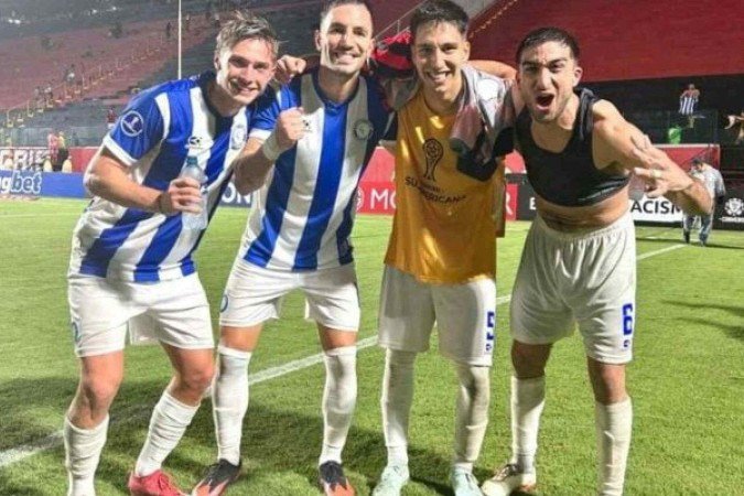 Foi a primeira vitória do clube charrúa em competições continentais - (crédito: Foto: Divulgação/Cerro Largo) Foi a primeira vitória do clube charrúa em competições continentais - (crédito: Foto: Divulgação/Cerro Largo)