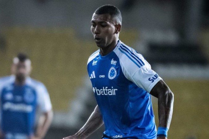 WALACE - O volante apareceu bastante na construção de jogadas, porém, sem muito brilho e sem apresentar tanto diferencial no jogo. Nota: 5,5 - Foto: Gustavo Aleixo/Cruzeiro