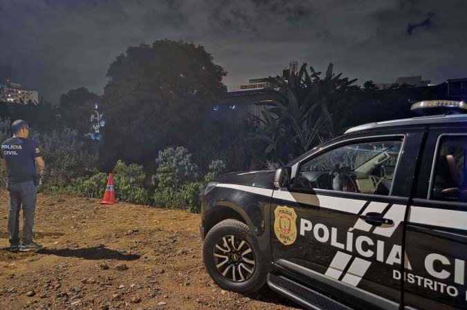 Corpo de mulher é encontrado em estado de decomposição próximo à linha do trem do Guará - (crédito: Darcianne Diogo/CB/DA Press) Corpo de mulher é encontrado em estado de decomposição próximo à linha do trem do Guará - (crédito: Darcianne Diogo/CB/DA Press)