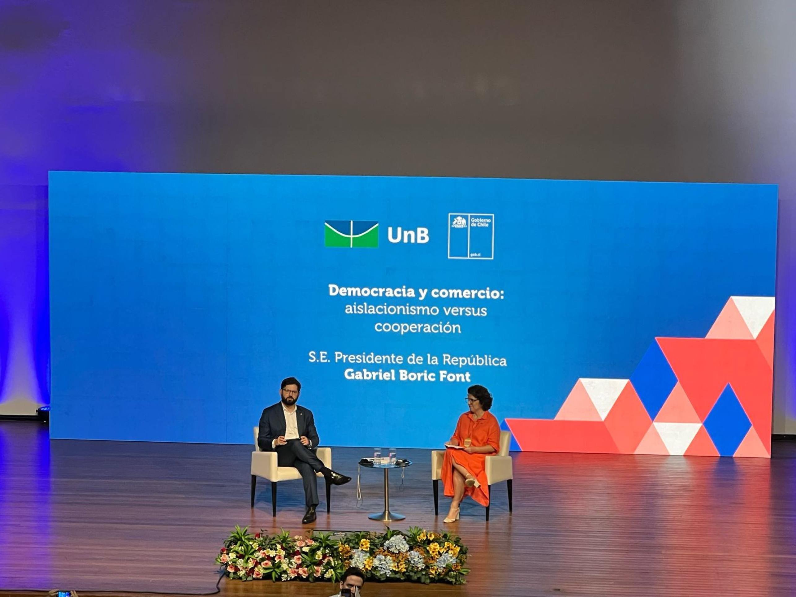 Boric palestrou sobre democracia e direitos humanos na Universidade de Brasília 