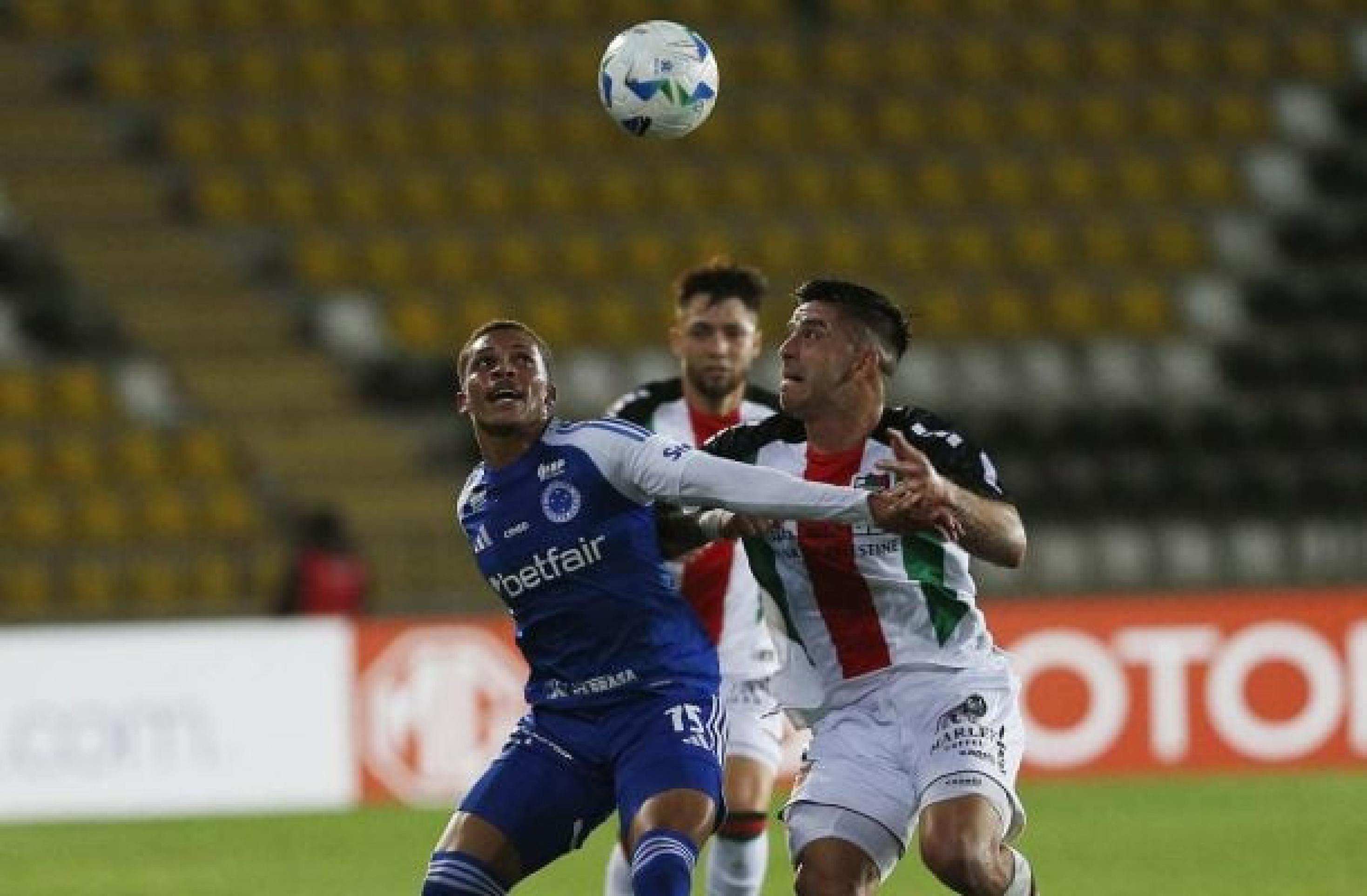 Cássio falha, Cruzeiro perde para o Palestino e se complica na Sul-Americana