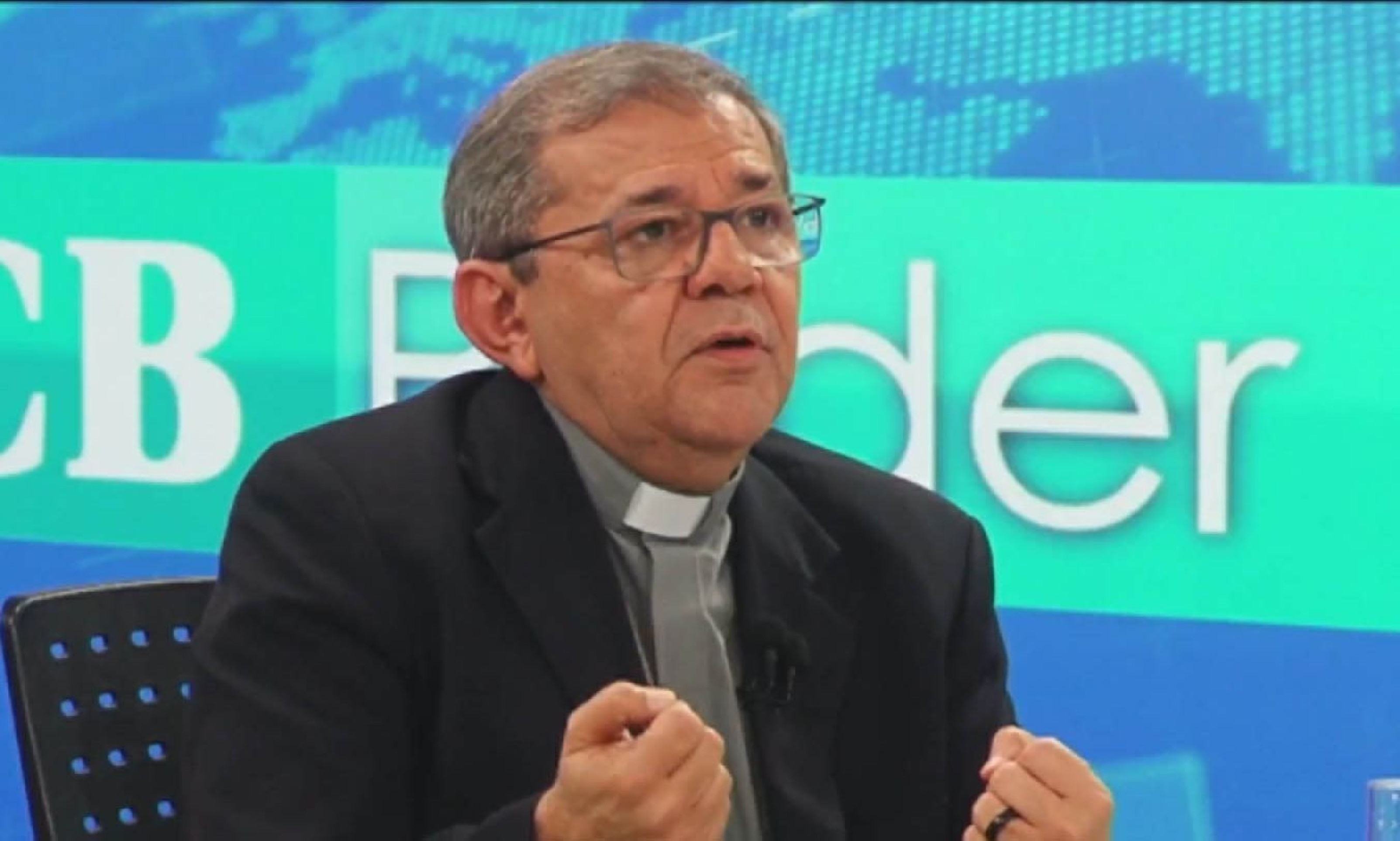 Padre Miguel Martins, durante entrevista ao Programa CB Poder