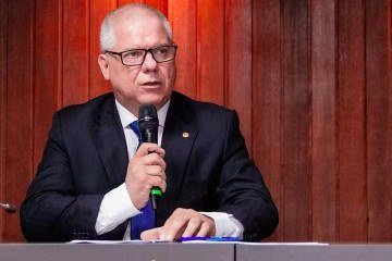 Ex-presidente do INSS nega omissão em descontos e diz que seguiu decisão do TCU