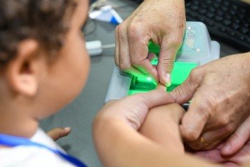 O responsável legal deve apresentar a Certidão de Nascimento original da criança ou adolescente -  (crédito: Foto: Jhonatan Vieira/Sejus-DF)
