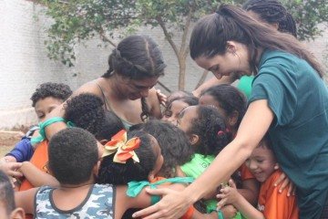 A ONG ajuda crianças de creches em regiões carentes com doações de roupas, briquedos, alimentos e afeto -  (crédito: Material cedido ao Correio)