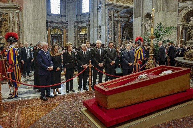 Lula chegou nesta sexta (25/4) a Roma e participou do velório do Papa Francisco. Ele também estará no funeral do pontífice, amanhã (26). - (crédito: Ricado Stuckert / PR) Lula chegou nesta sexta (25/4) a Roma e participou do velório do Papa Francisco. Ele também estará no funeral do pontífice, amanhã (26). - (crédito: Ricado Stuckert / PR)