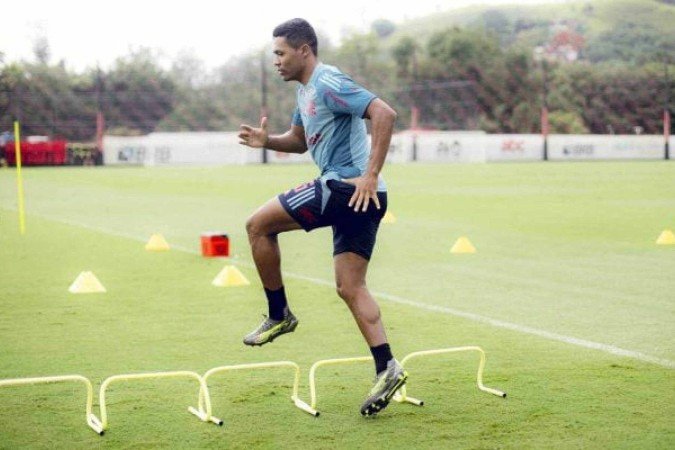 Alex Sandro em treino nesta sexta-feira, no Ninho do Urubu -  (crédito: Foto: Adriano Fontes/Flamengo)