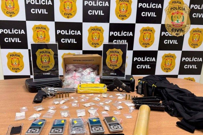 Traficante é preso com armas e drogas em Ceilândia - (crédito: PCDF/Divulgação) Traficante é preso com armas e drogas em Ceilândia - (crédito: PCDF/Divulgação)
