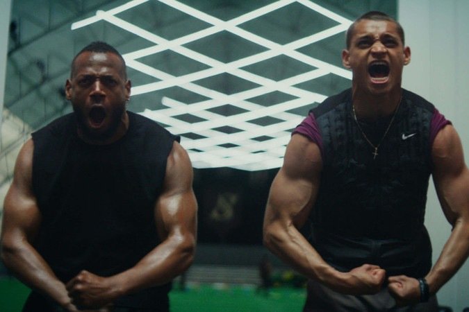 Isaiah White (Marlon Wayans) e Cameron Cade (Tyriq Withers) em 'Goat', dirigido por Justin Tipping.
- (crédito: Universal Pictures) Isaiah White (Marlon Wayans) e Cameron Cade (Tyriq Withers) em 'Goat', dirigido por Justin Tipping.
- (crédito: Universal Pictures)
