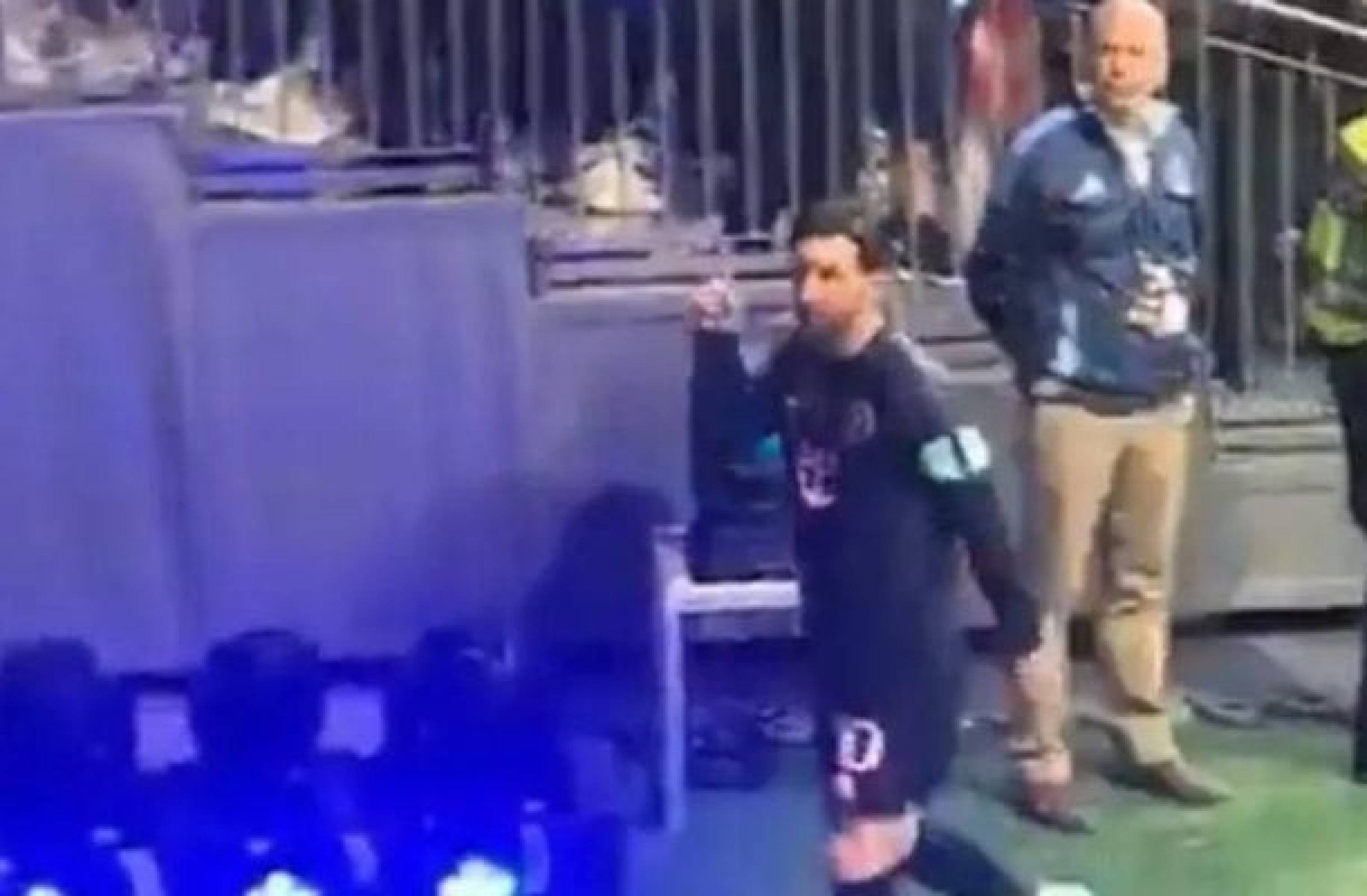 Vídeo: Messi bate boca com torcedor por causa de Cristiano Ronaldo