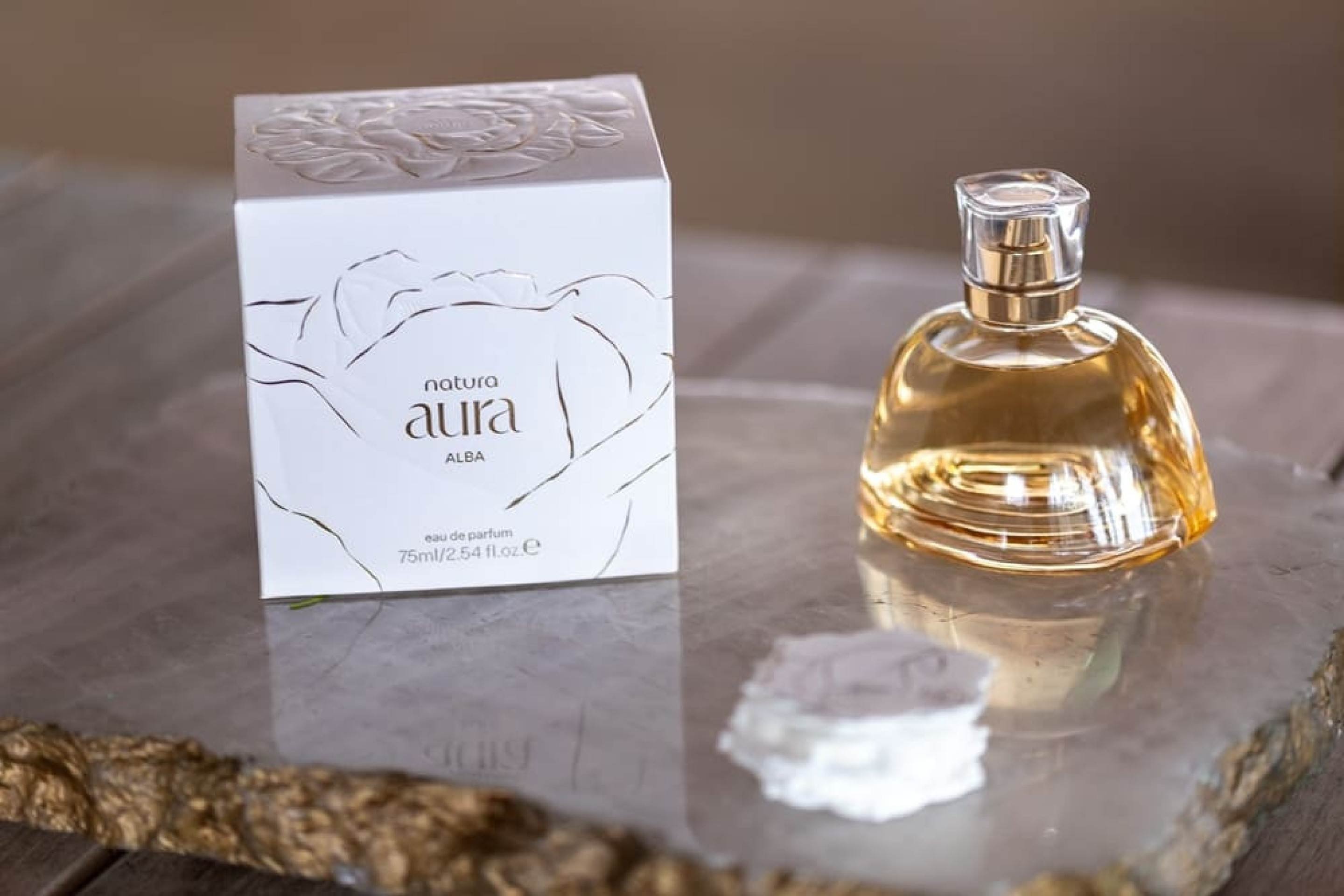 Nunca antes utilizado no mercado, o óleo natural da preciosa Rosa Alba é a estrela do novo perfume da Natura 