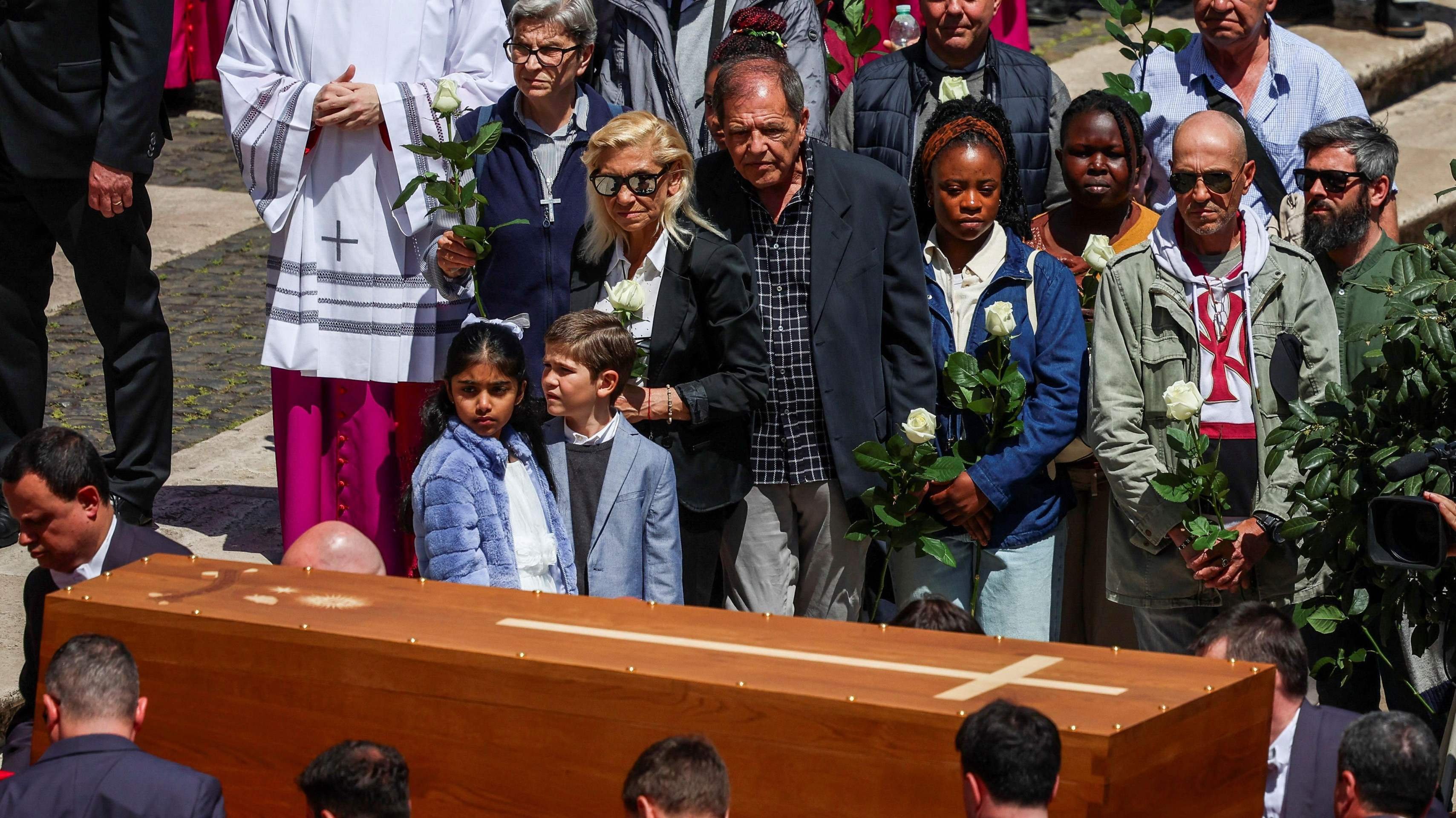 Migrantes, sem-teto, presos e pessoas trans: os convidados especiais que receberam o papa Francisco em sua última morada Migrantes, sem-teto, presos e pessoas trans: os convidados especiais que receberam o papa Francisco em sua última morada