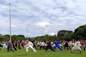 Praça da Harmonia Universal foi palco da celebração do Dia Mundial do Tai Chi e do Chi Kung -  (crédito:  Ana Carolina Alves)