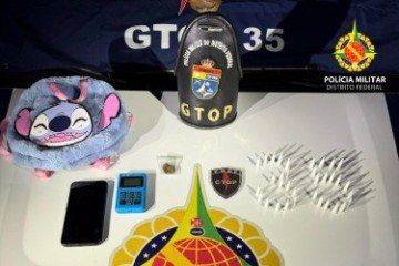 As drogas foram encontradas na mochila da menina de 9 anos, filha de uma das acusadas.  -  (crédito: PMDF)