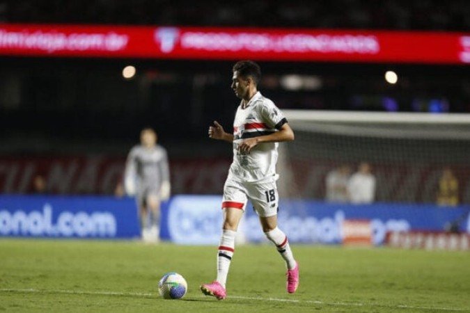 RODRIGUINHO - Entrou aos 29 minutos do segundo tempo no lugar do Igor Vinícius. Sem grande destaque. Nota: 6,0  - Foto: Rubens Chiri e Paulo Pinto/Saopaulofc.net