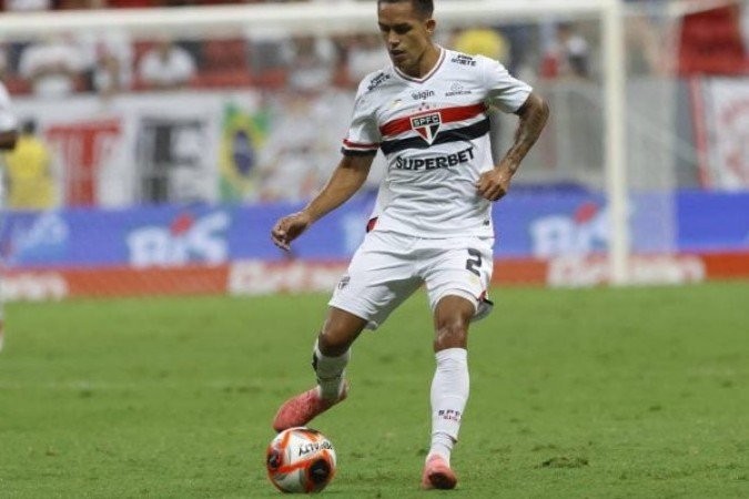 IGOR VINÍCIUS - Falhou no gol do Ceará, logo nos primeiros minutos. A bola foi nas costas do lateral. Tentou algumas subidas para ajudar no ataque e até arriscou finalização. Saiu aos 29 minutos do segundo tempo para entrada do Rodriguinho. - Nota: 6,0  - Foto: Rubens Chiri / São Paulo FC