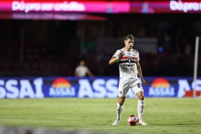 BOBADILLA - Seguro nas marcações, também ajudou nas construções das jogadas ofensivas - Nota: 7,0 - Foto: Paulo Pinto / São Paulo