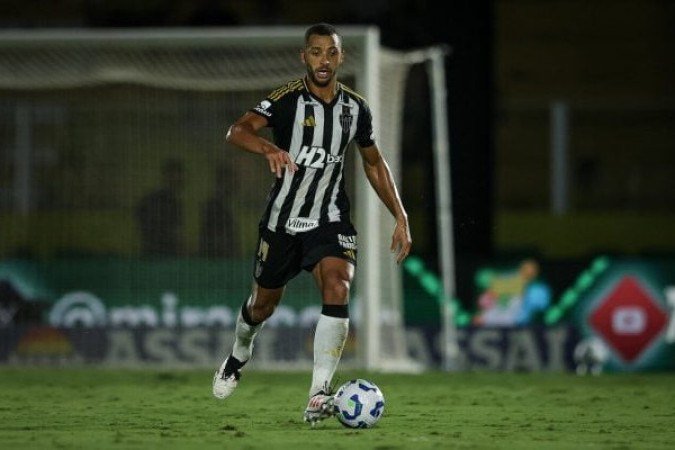 VITOR HUGO  -  Começou mal, errando no posicionamento e não se entendendo com Rômulo. Cresceu na etapa final.  NOTA  6,0  - Foto: Pedro Souza / Atlético