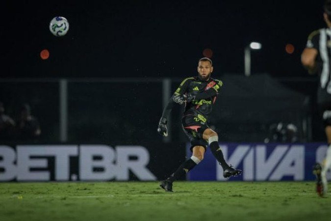 EVERSON - Duas boas defesas, uma ótima no fim, e nenhuma culpa no gol. NOTA 6,0 - Foto: Pedro Souza / Atlético