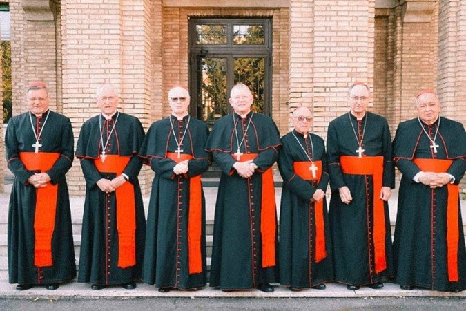 O arcebispo de Brasília, Cardeal Paulo Cezar Costa, junto com os demais cardeais brasileiros, permanece em Roma para os próximos dias de homenagem ao Papa Francisco. Unidos em oração, também se preparam para o Conclave, confiando na luz e na condução do Espírito Santo.
