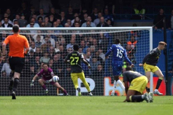 Nate Jackson chuta para fazer o gol que define a vitória do Chelsea sobre o Everton, pelo Campeonato Inglês - (crédito: Foto: Ryan Hiscott/Getty Images) Nate Jackson chuta para fazer o gol que define a vitória do Chelsea sobre o Everton, pelo Campeonato Inglês - (crédito: Foto: Ryan Hiscott/Getty Images)