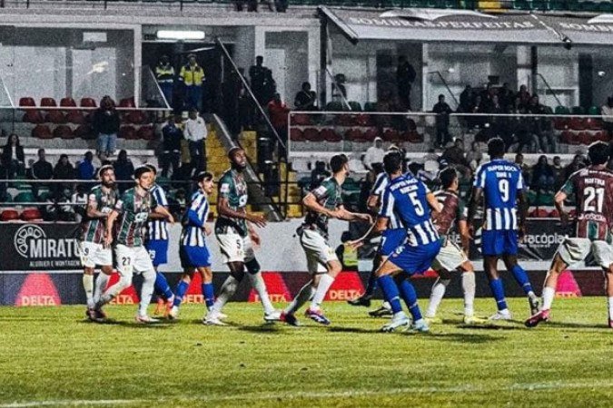 Porto perde para o Estrela Amadora e fica sem chances de título no Português  -  (crédito: Divulgação/ Porto)