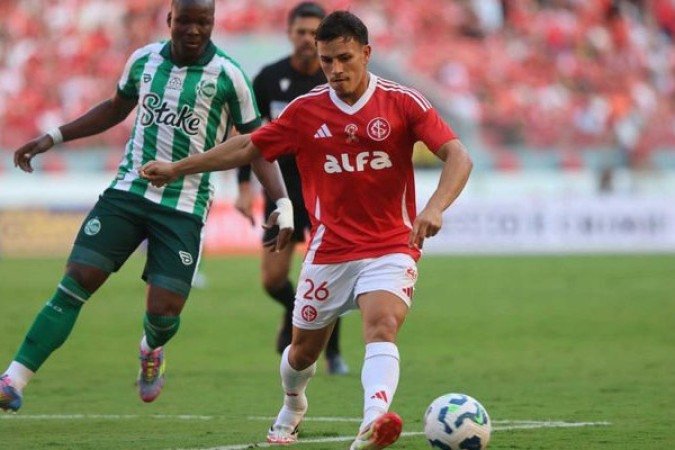 BERNABEI – Foi um dos que falharam infantinamente no lance do gol do Juventude aos três minutos. Mas esse foi seu único ponto baixo. Foi correto na marcação e com boa presença ofensiva, aparecendo com perigo próximo da área. NOTA: 6,0 Foto: Ricardo Duarte/Internacional