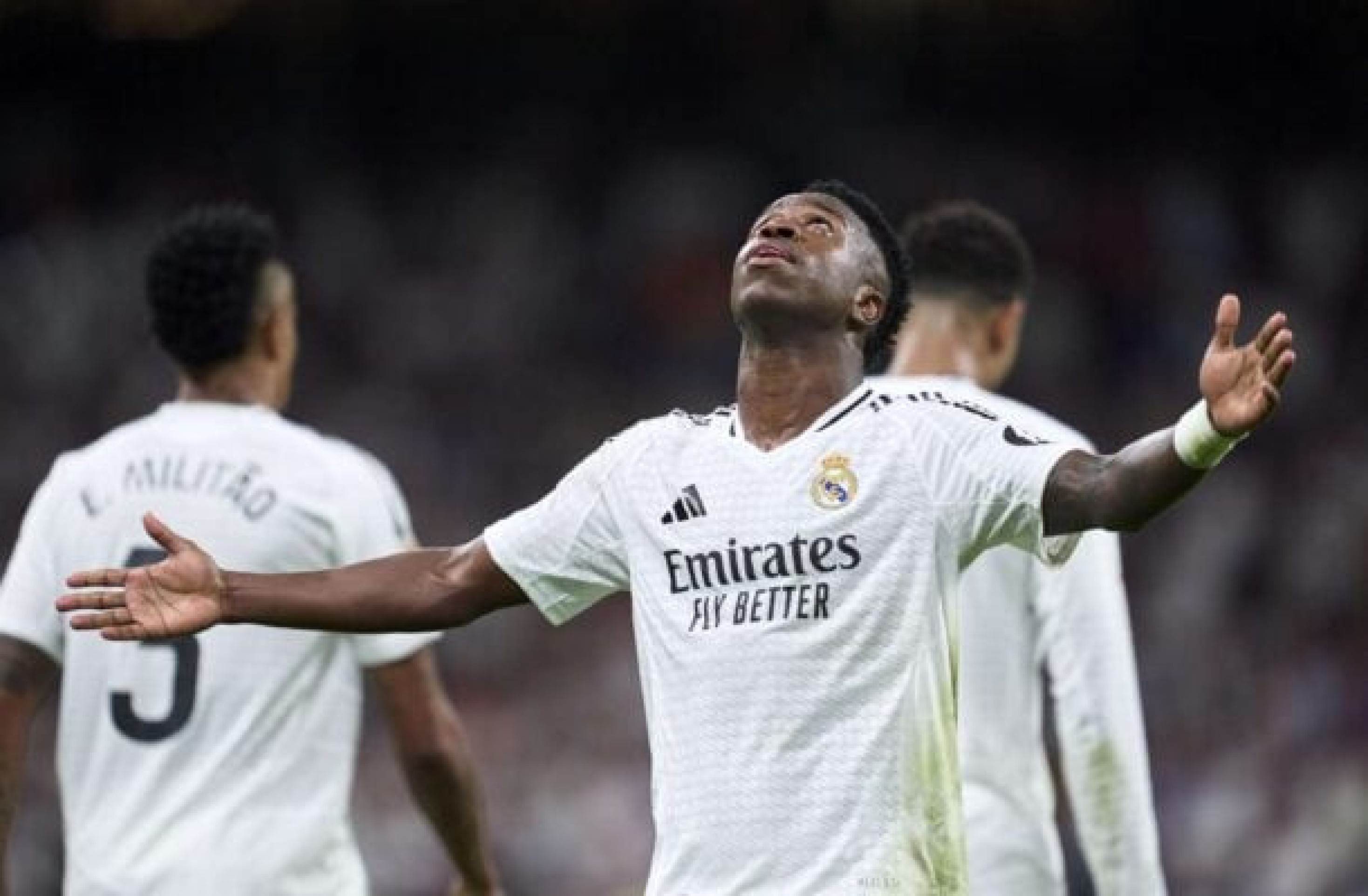 Vini Jr é alvo de ataques da torcida do Barcelona antes da final da Copa do Rei Vini Jr é alvo de ataques da torcida do Barcelona antes da final da Copa do Rei