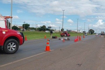 Acidente envolvendo moto, carro e ônibus deixa uma vítima fatal.  -  (crédito: CBMDF)